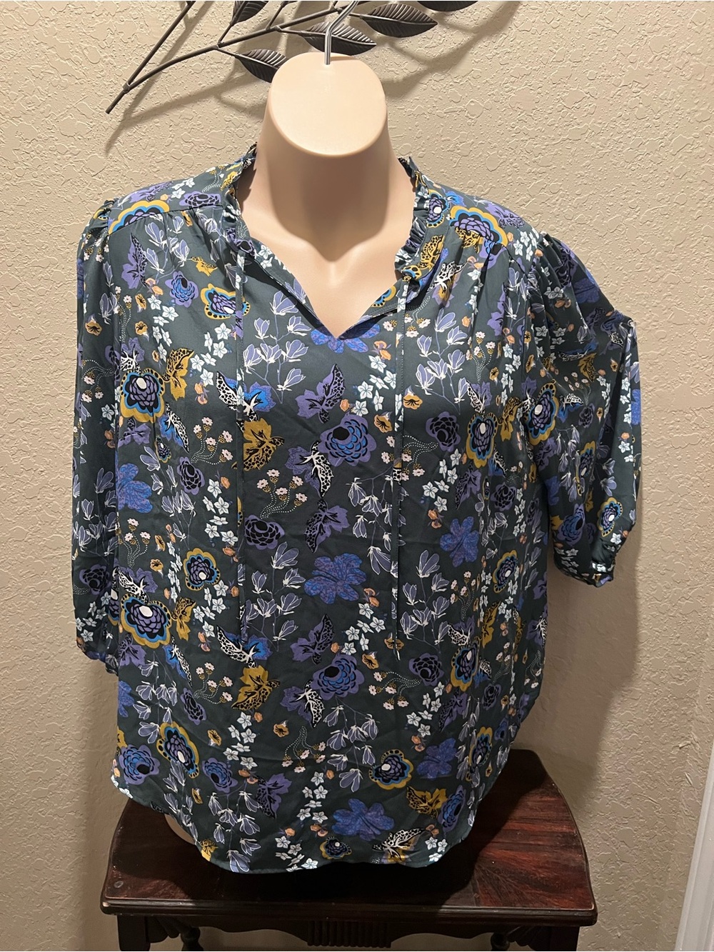 Carolina Belle Teal Floral Short-Sleeve V-Neck Blouse